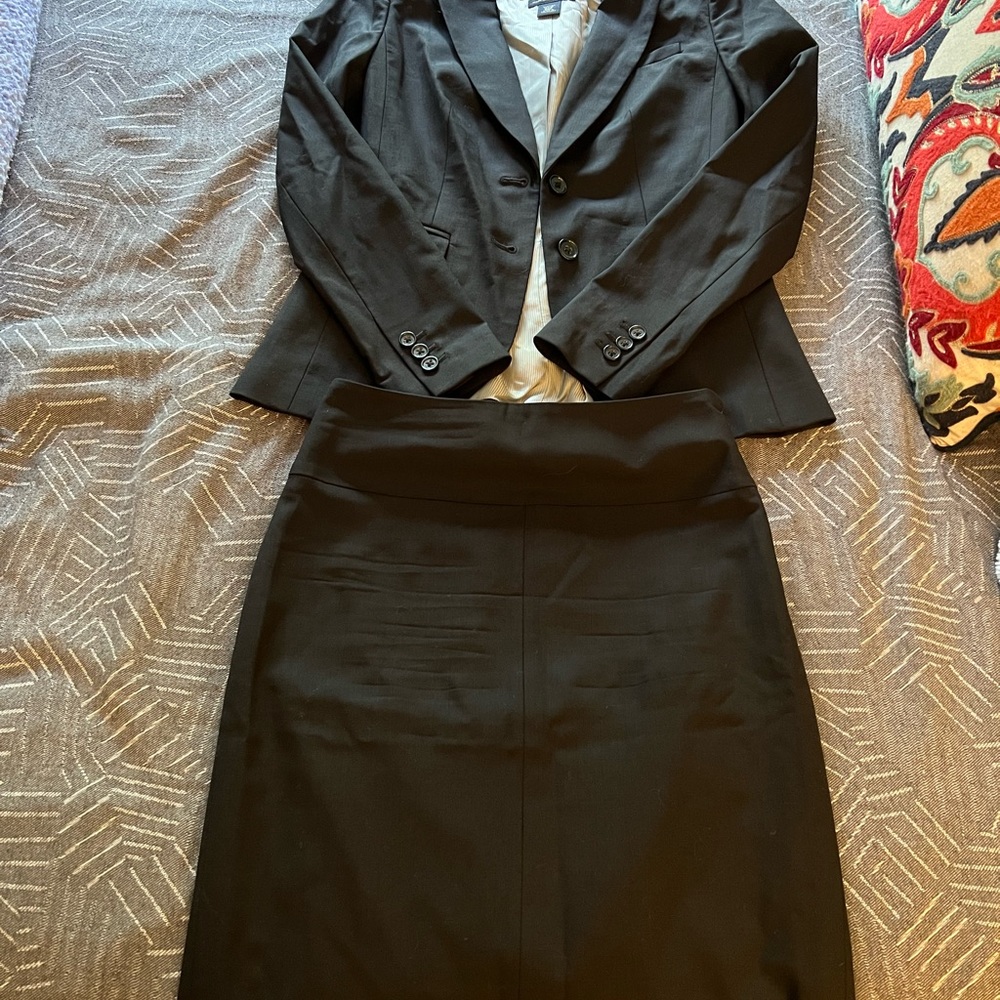 Banana republic pencil skirt suit